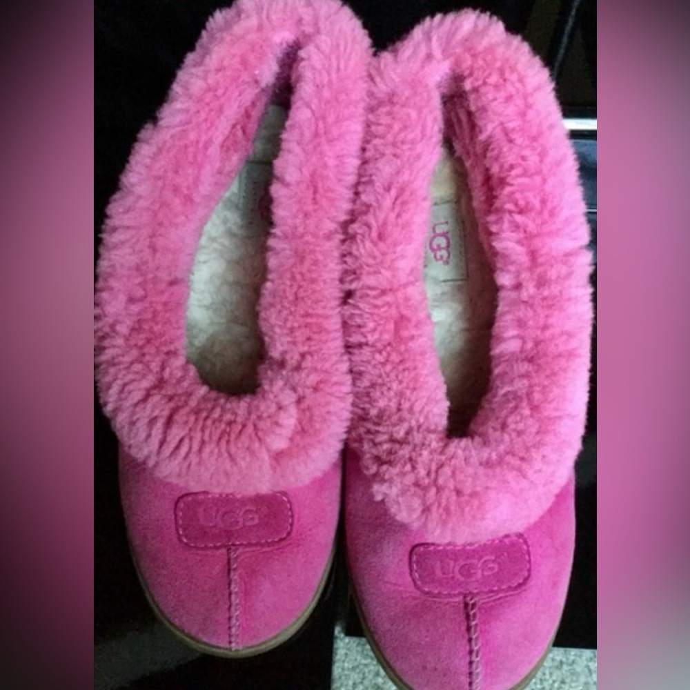 Ugg size 9 Pink Rylan slippers